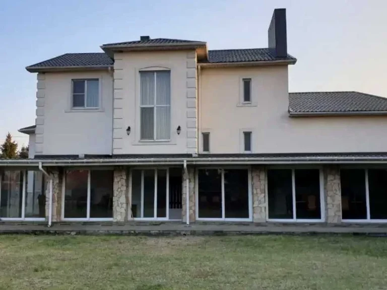 House. Suburb, Dzerelna