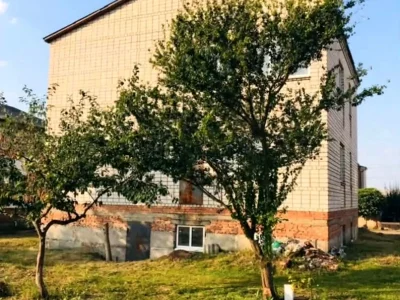 Продаж будинку 1000 м² 800 сот.