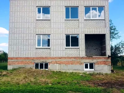Продаж будинку 1000 м² 800 сот.