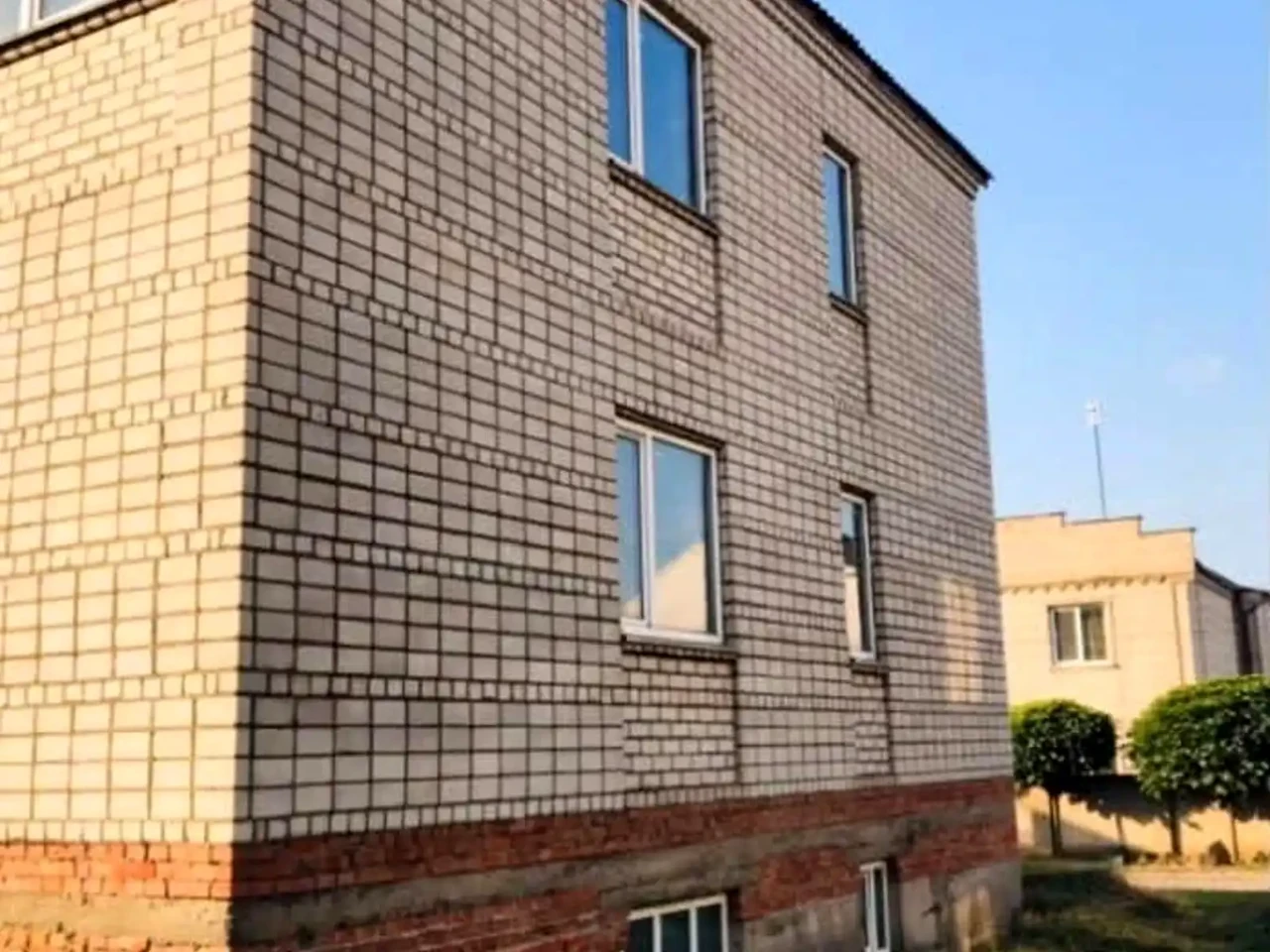 Продаж будинку 1000 м² 800 сот.