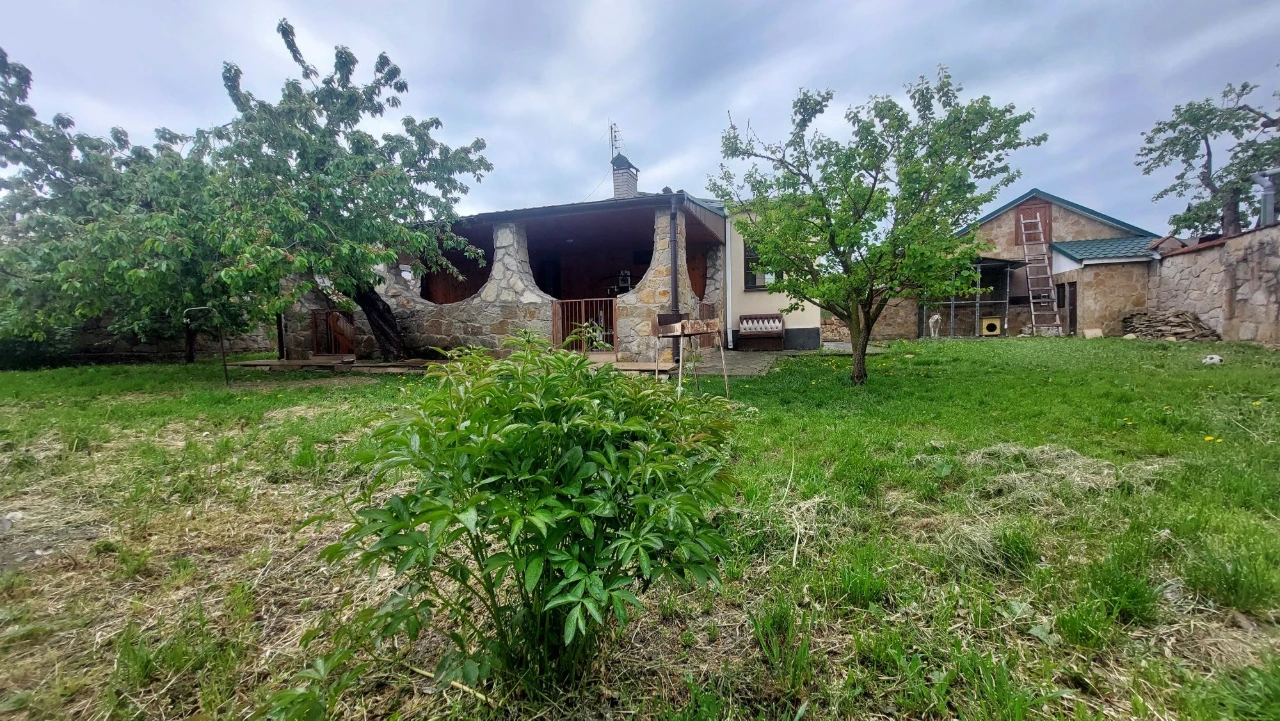 Продам будинок. Вул.Грушевського,27.