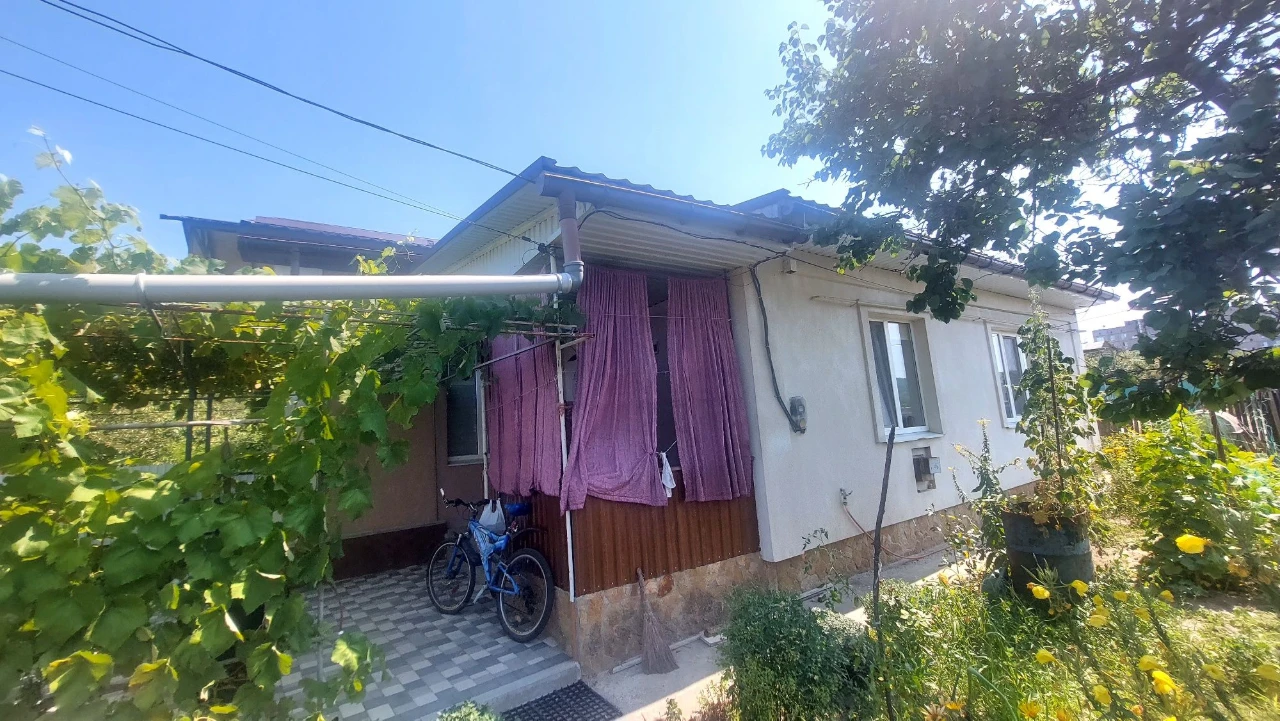 Продам частину будинку. Пр-т Незалежності,221.