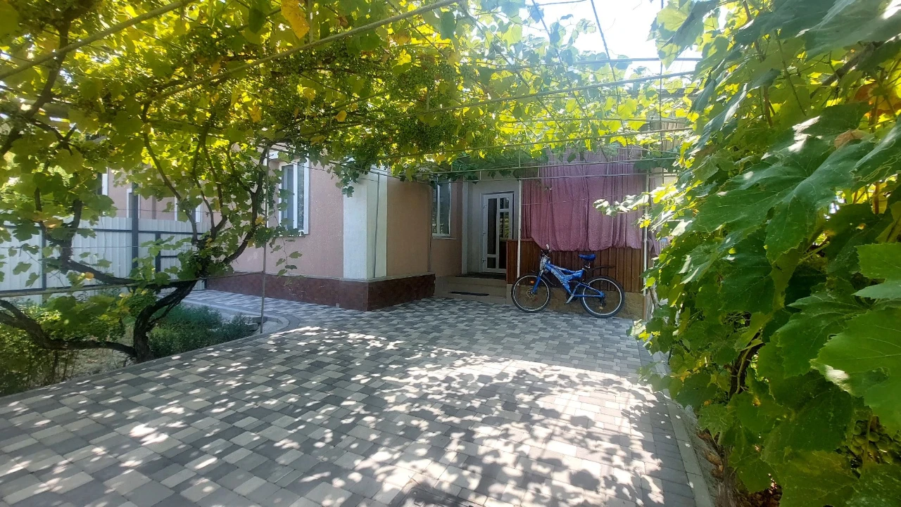 Продам частину будинку. Пр-т Незалежності,221.