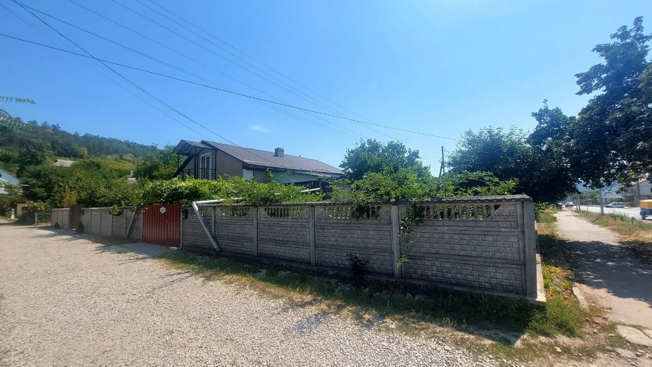 Продам частину будинку. Пр-т Незалежності,221.