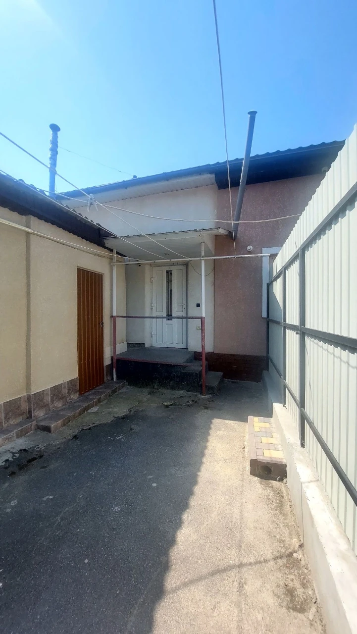 Продам частину будинку. Пр-т Незалежності,221.
