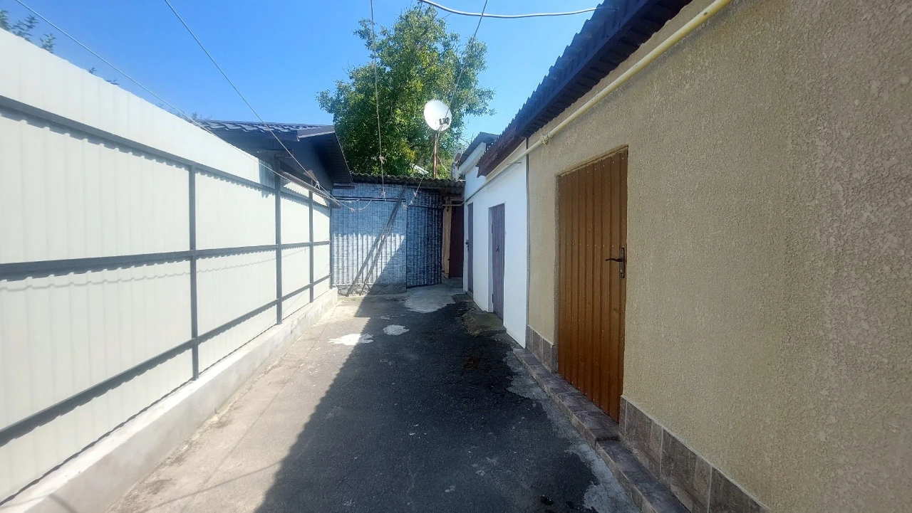 Продам частину будинку. Пр-т Незалежності,221.
