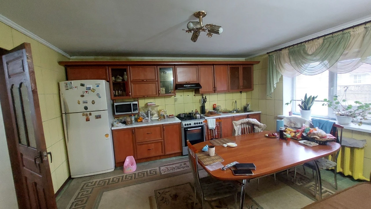 Продам будинок. Вул.Грушевського,70.