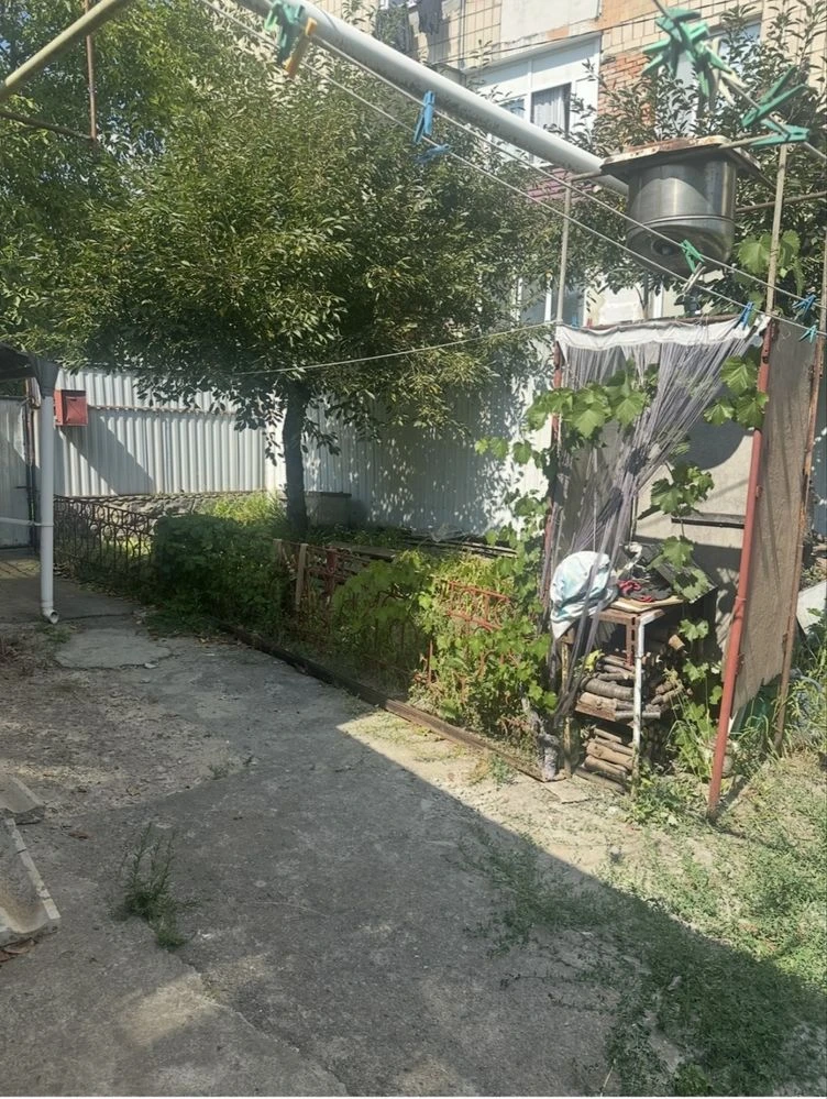 Терміново! Продам частину будинку в жилому стані.