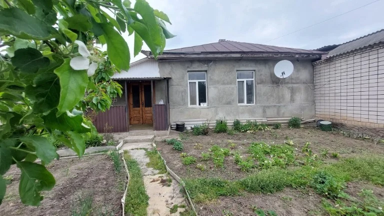 Продам частину будинку. Вул.Сагайдачного,7.