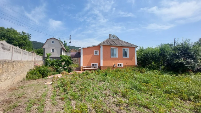 Продам будинок. Вул.Старицького,32.