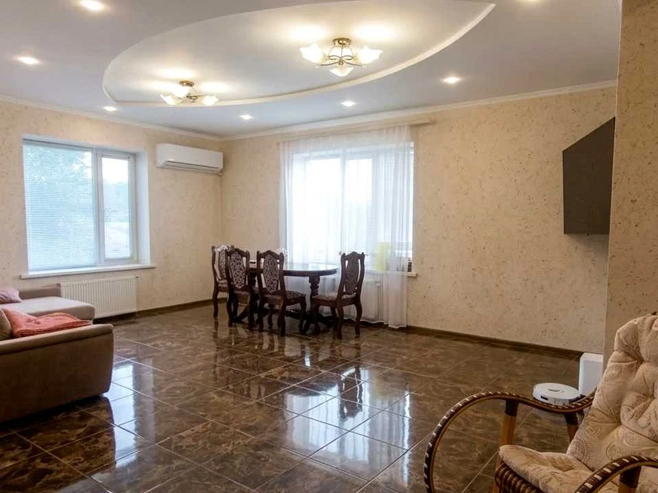 Будинок. Немирів, Миру