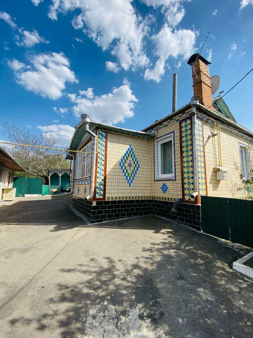 (3) Продам гарний добротний будинок в м. Немирів 0925