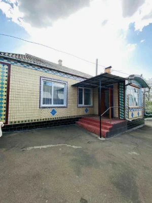 (3) Продам гарний добротний будинок в м. Немирів 0925