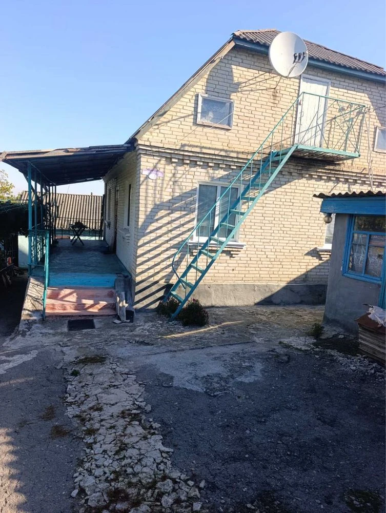 Продаю двоповерховий будинок. 77м² з газом та грубкою для оп