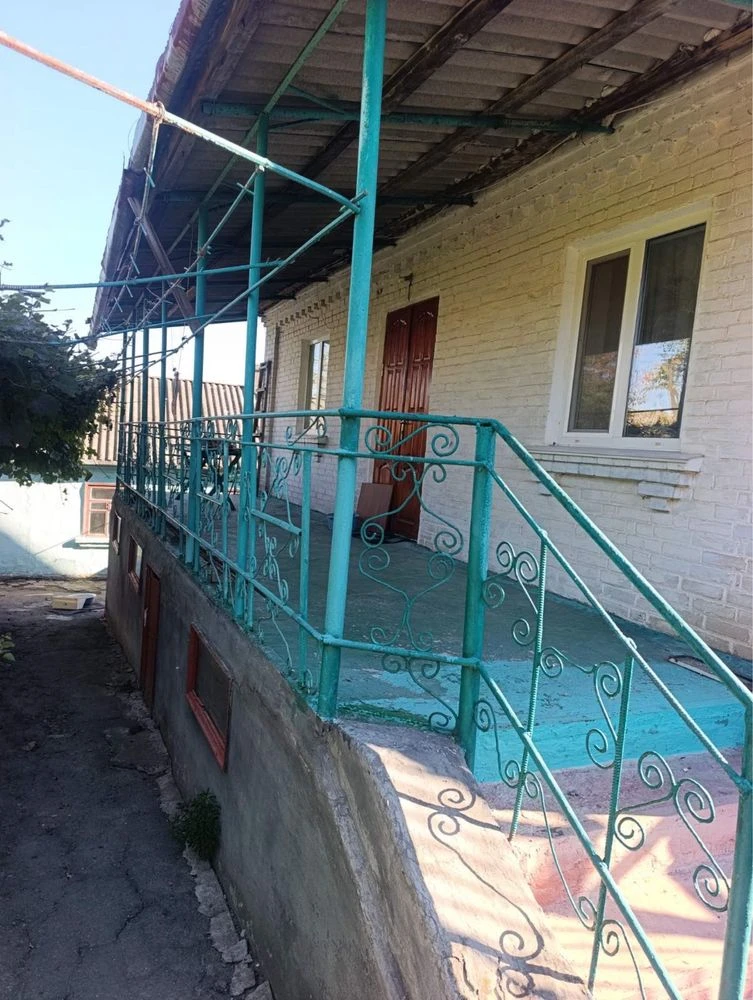 Продаю двоповерховий будинок. 77м² з газом та грубкою для оп