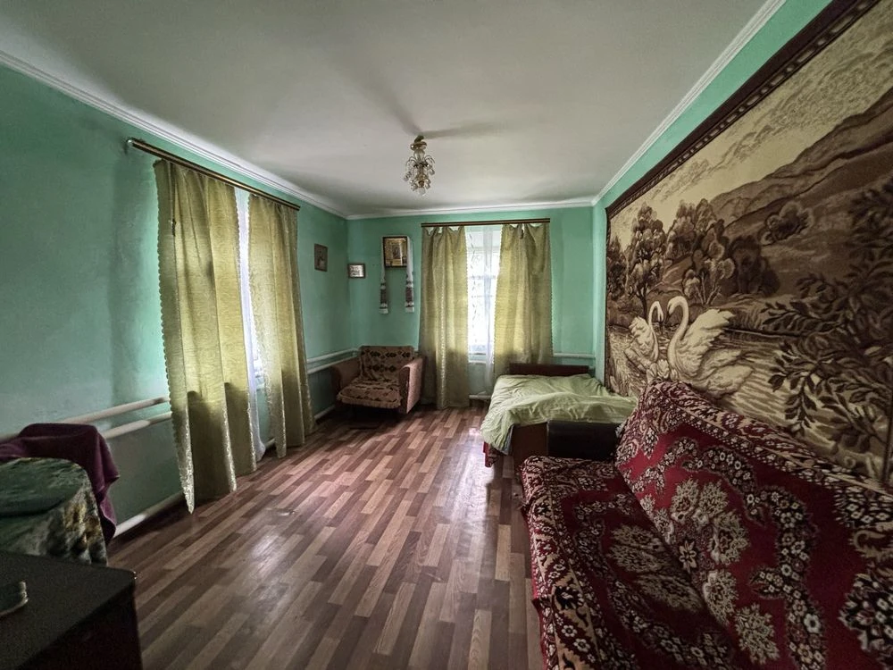 Продається частина будинку в тихому, спокійному місці Тульчи