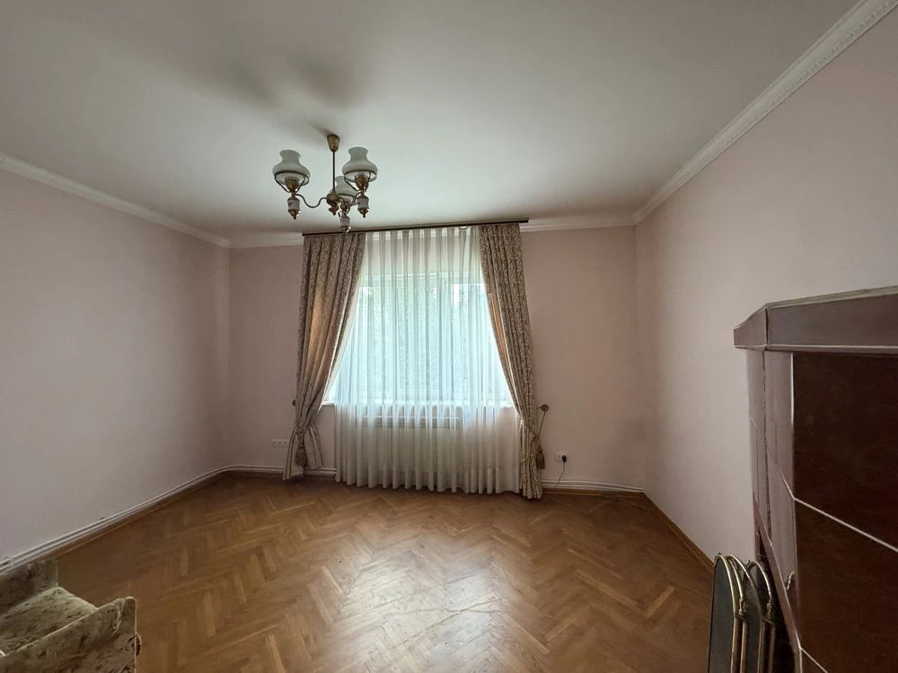 Продаж будинку в районі поліції