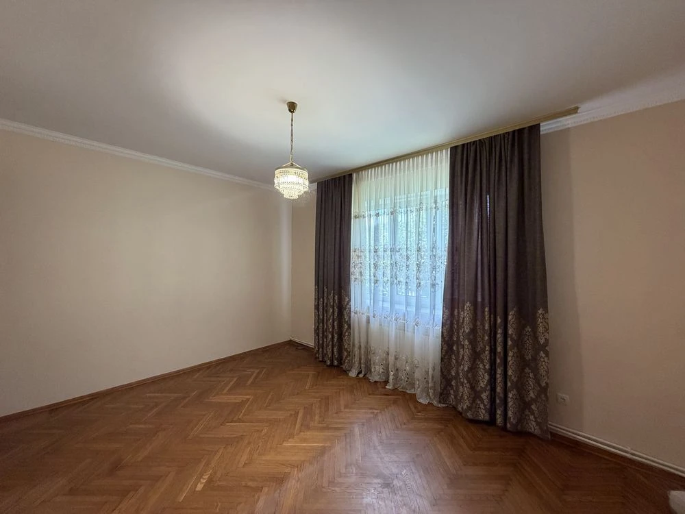 Продаж будинку в районі поліції