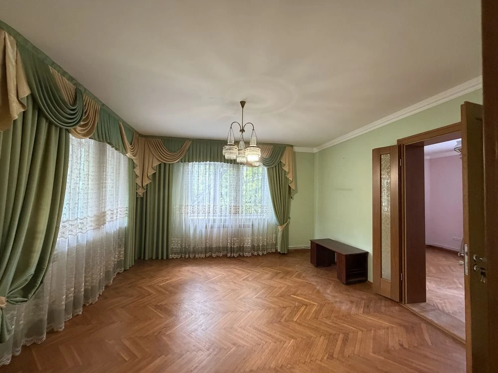 Продаж будинку в районі поліції