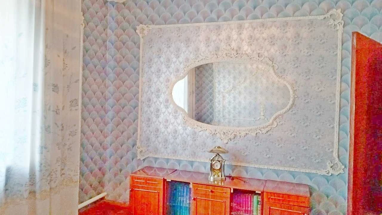 житловий будинок з літньою кухнею та гаражем