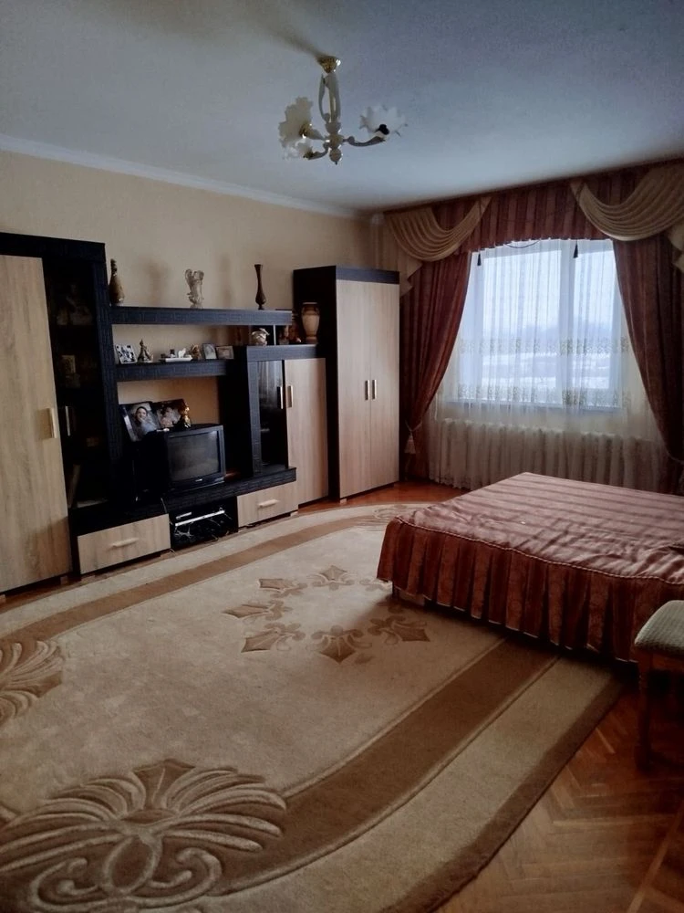Житловий будинок з виходом до річки Південний Буг