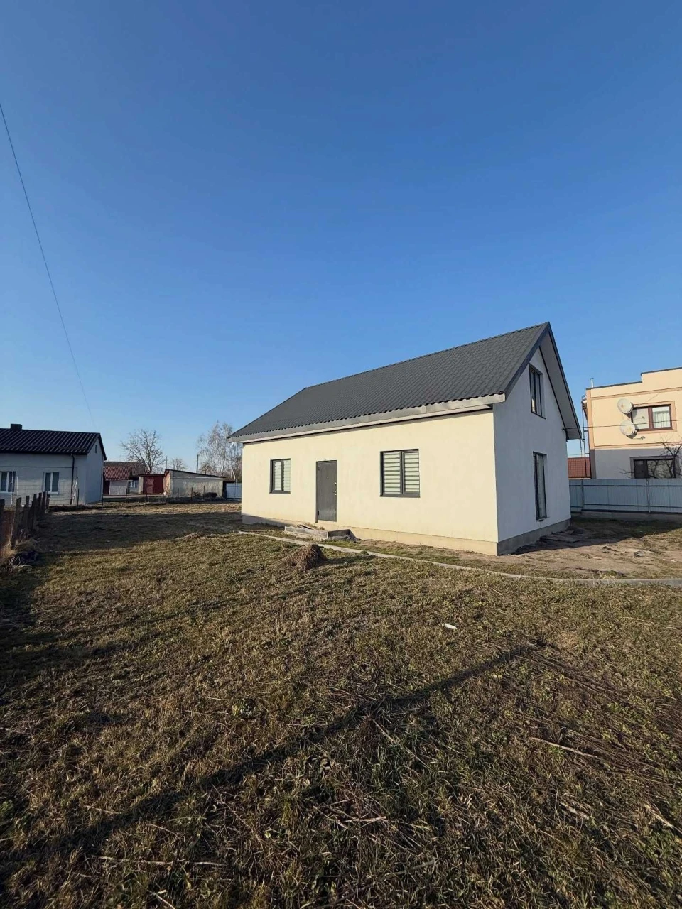 Продаж будинку з ремонтом та технікою