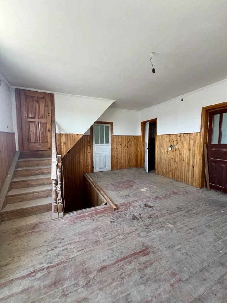 Продам 2-поверховий житловий будинок