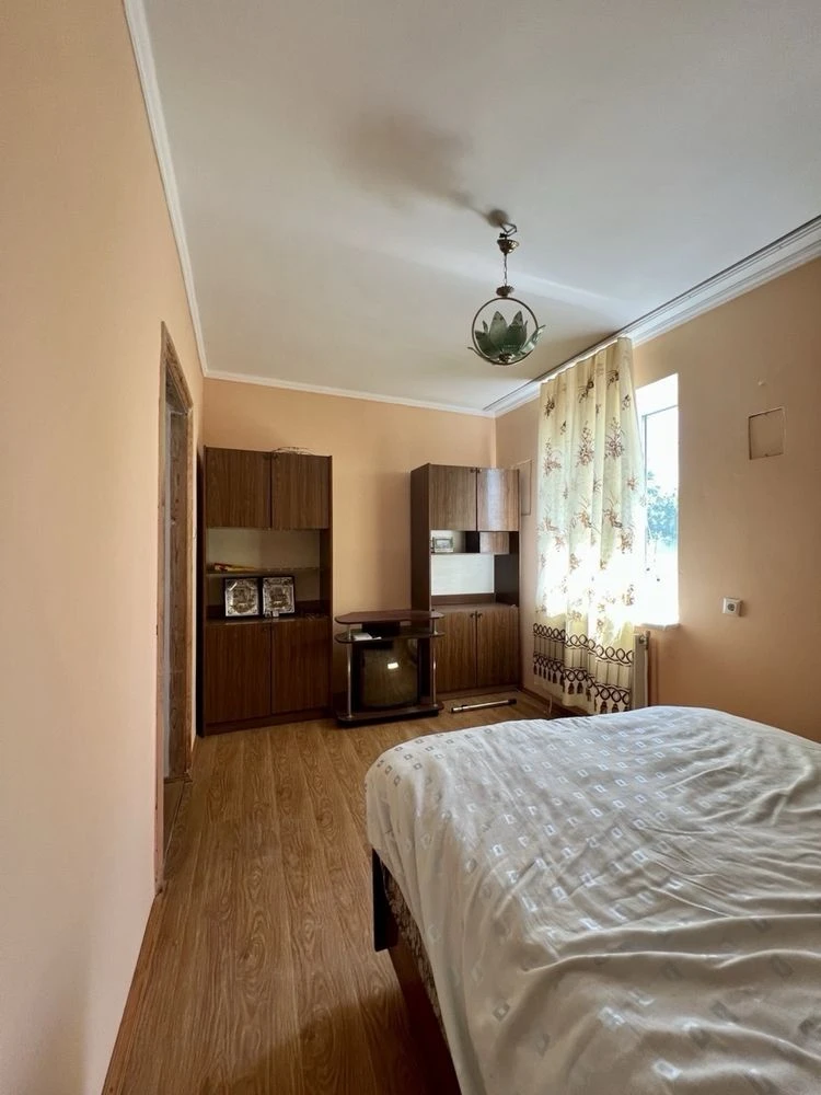 Продам 2-поверховий житловий будинок