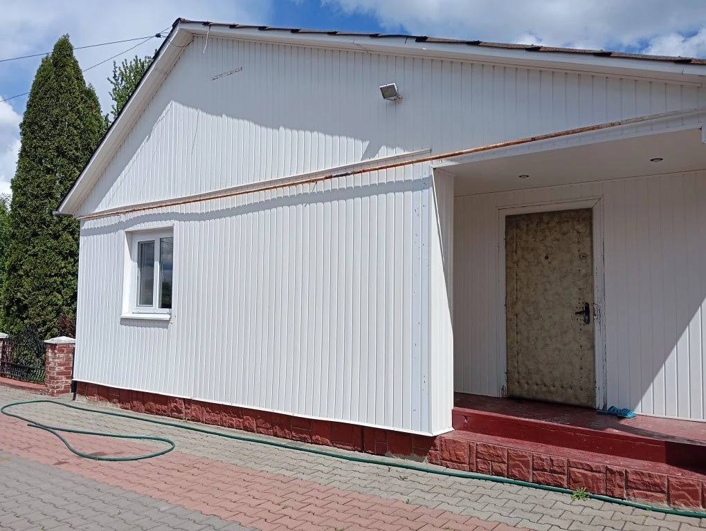 Продам будинок з жилою Газифікованою Літнею кухнею 3 гаражам
