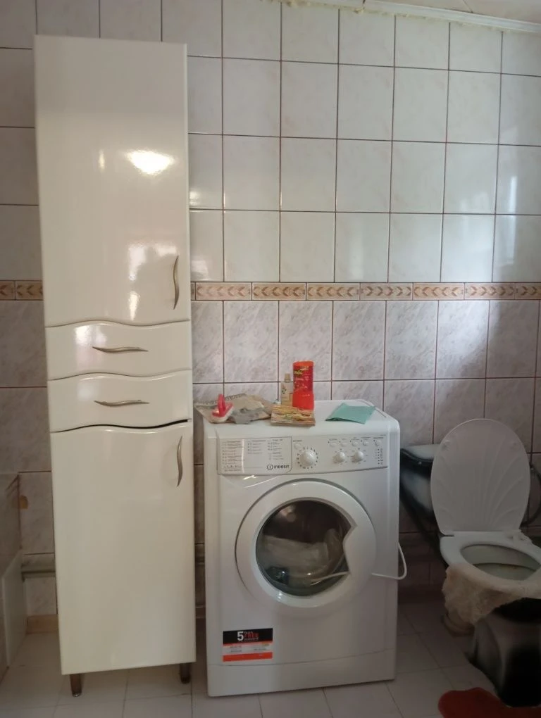 Продам будинок з жилою Газифікованою Літнею кухнею 3 гаражам