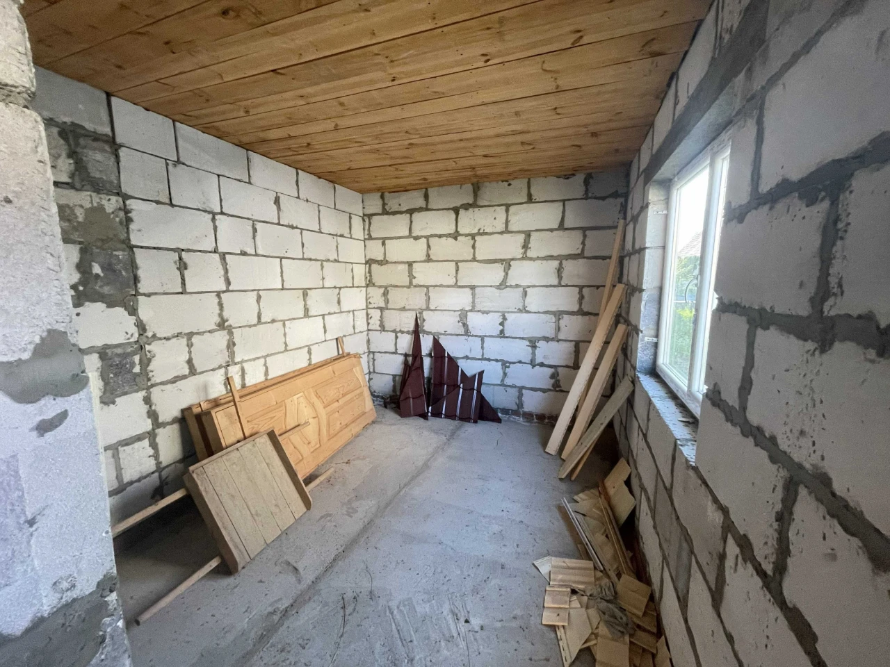 Продам двоповерховий будинок 165 м² + додатковий будиночок |