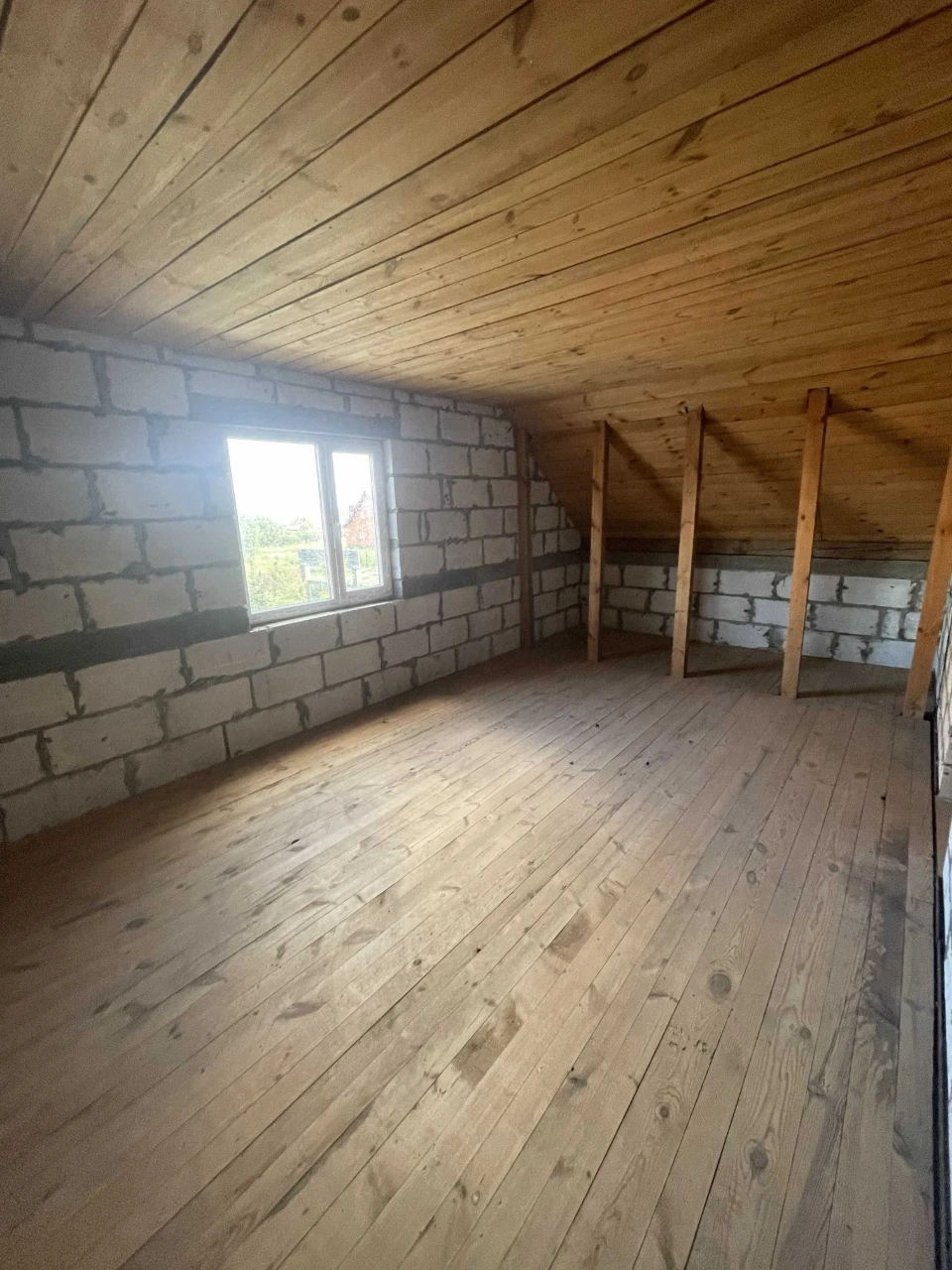 Продам двоповерховий будинок 165 м² + додатковий будиночок |