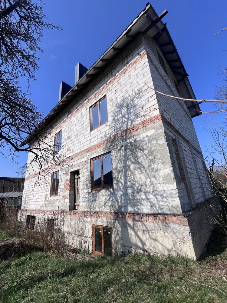 Продам будинок в центрі міста