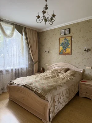 Продаж половини будинку з ремонтом