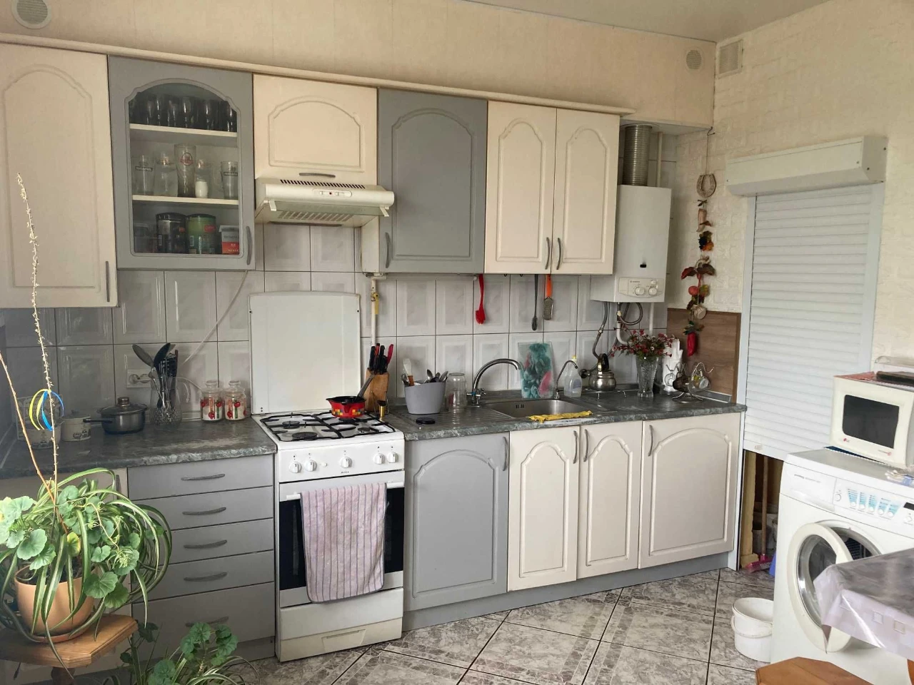 Продам 2-поверховий будинок