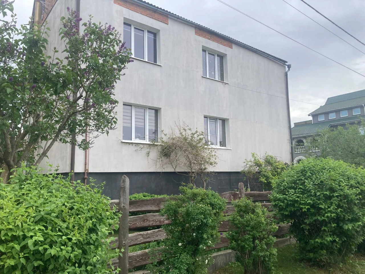 Продам 2-поверховий будинок