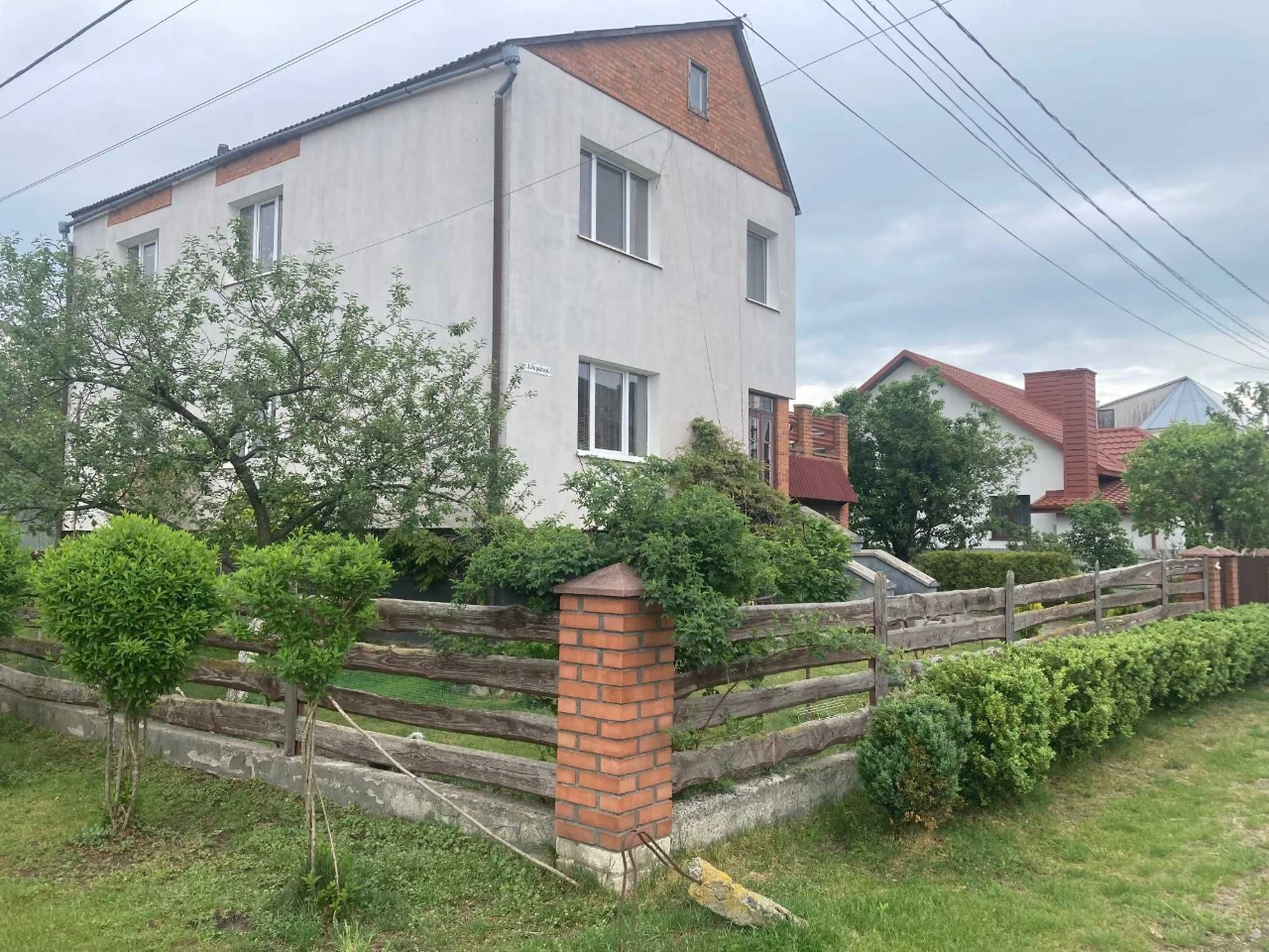 Продам 2-поверховий будинок