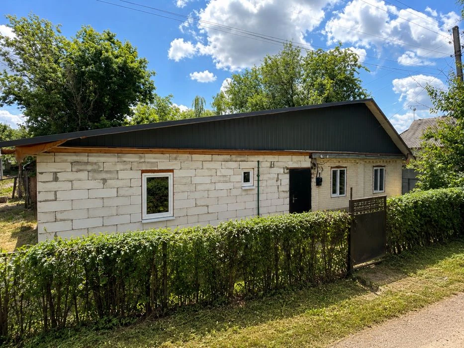 Продаж частини будинку. Окремий двір. Під ремонт + гараж орі