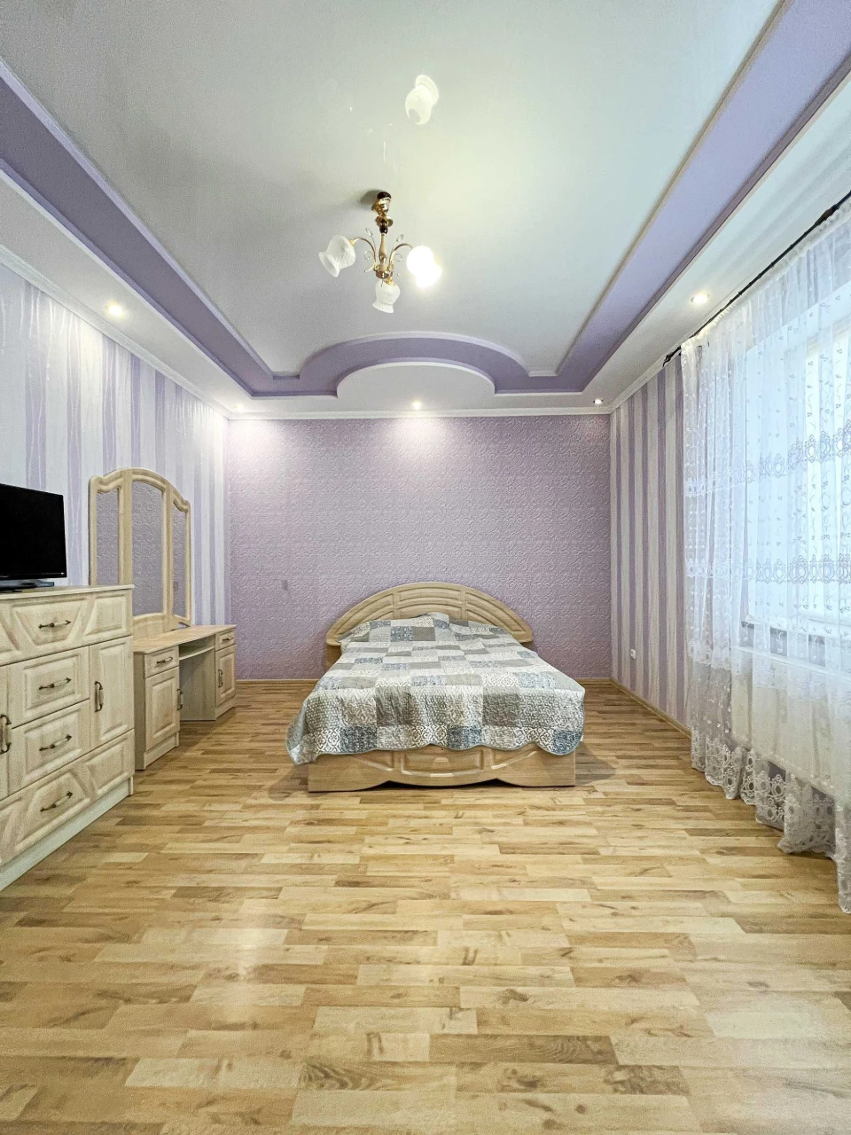 Продається двоповерховий будинок. Район хлібзаводу