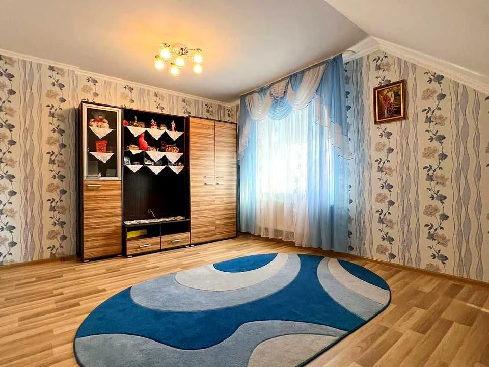 House. Novovolynsk, Hetman Vygovsky Street (Nekrasova)