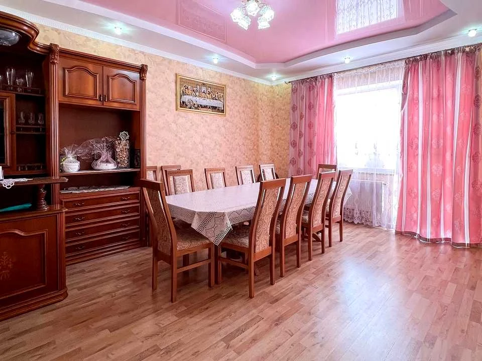 House. Novovolynsk, Hetman Vygovsky Street (Nekrasova)