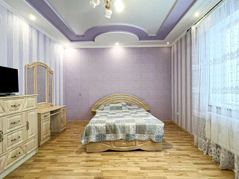 House. Novovolynsk, Hetman Vygovsky Street (Nekrasova)