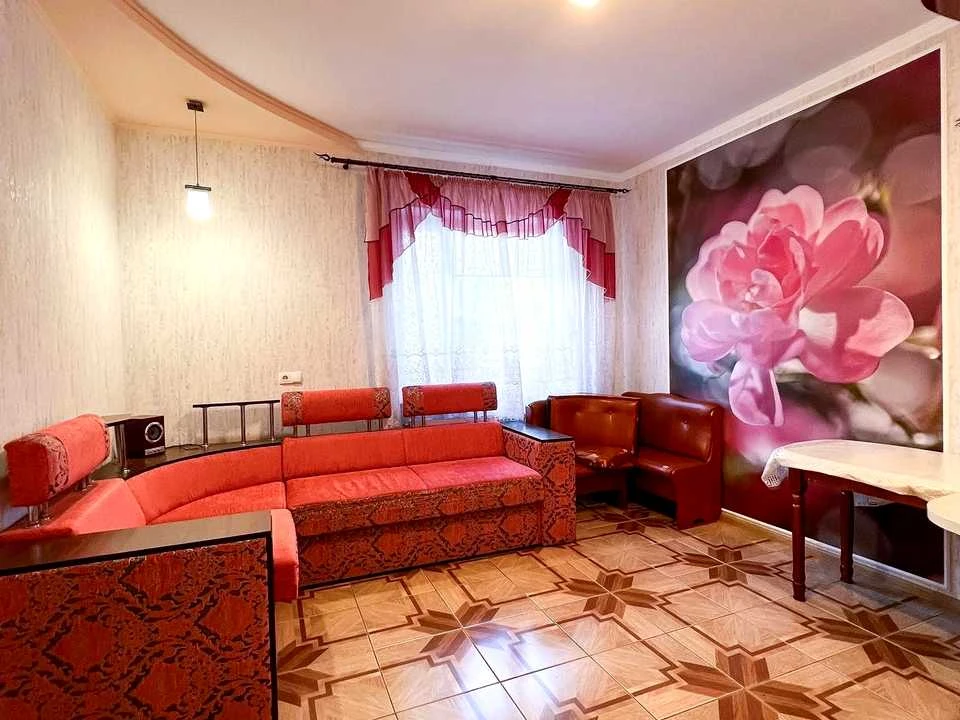 House. Novovolynsk, Hetman Vygovsky Street (Nekrasova)