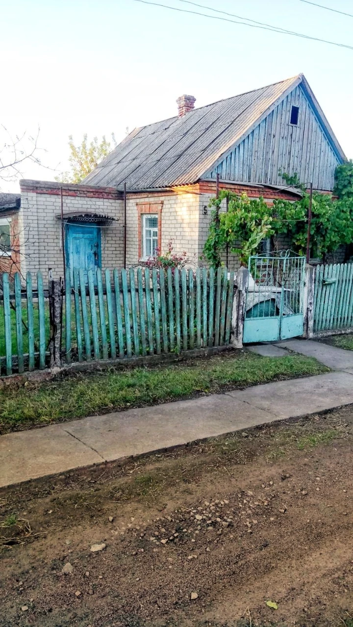 Будинок в тихому місці з ділянкою