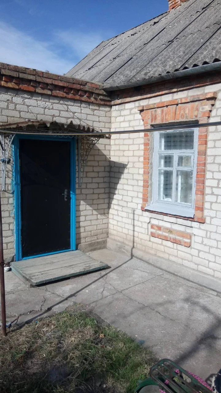Будинок в тихому місці з ділянкою