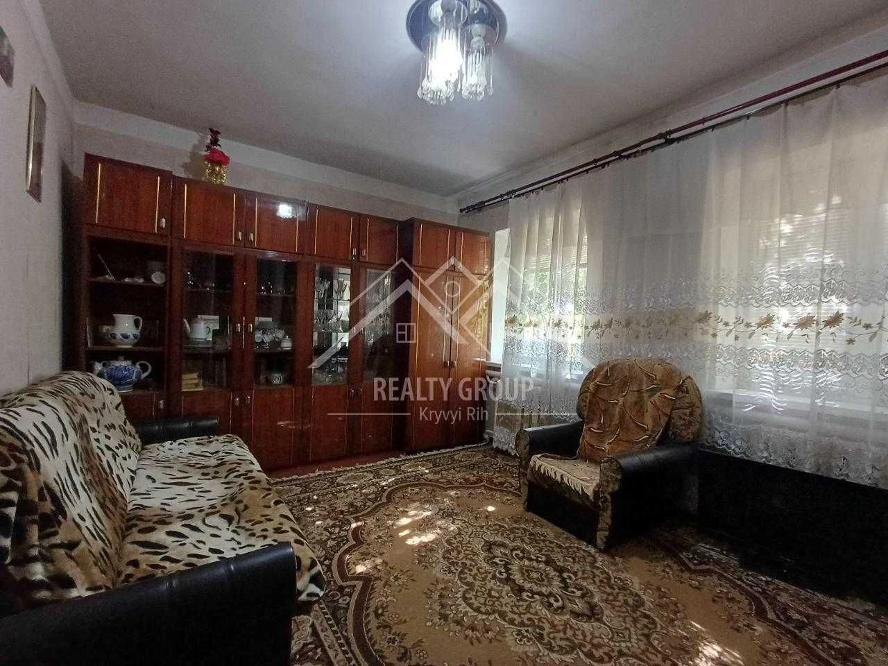 Продаж будинку в м. Апостолове з гаражем , кухня 11,3 зал ,