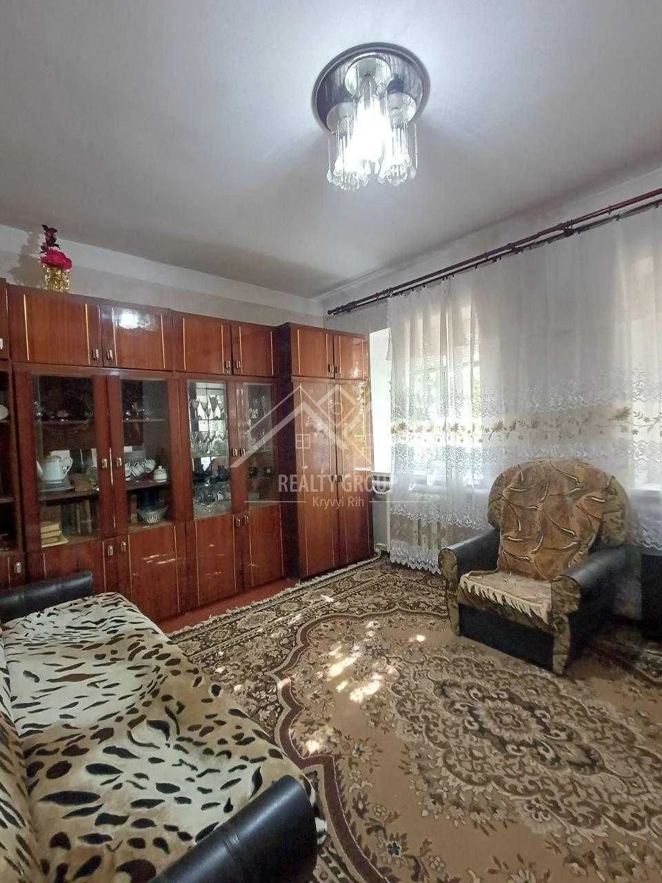Продаж будинку в м. Апостолове з гаражем , кухня 11,3 зал ,