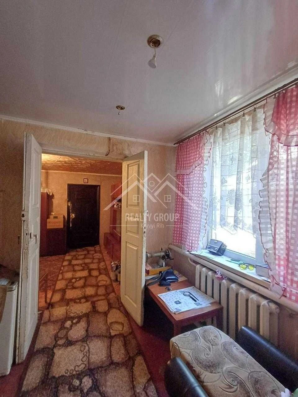 Продаж будинку в м. Апостолове з гаражем , кухня 11,3 зал ,
