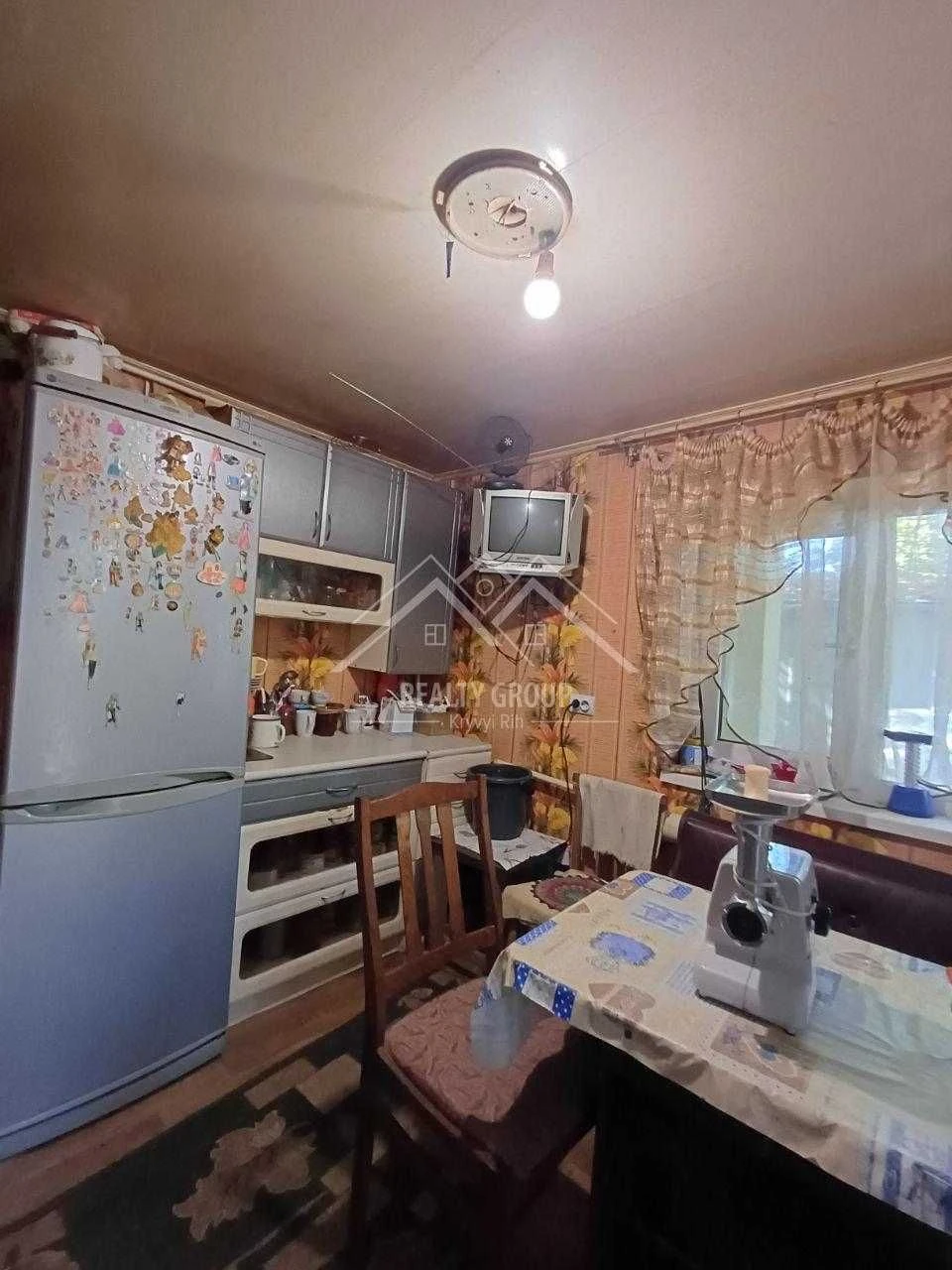 Продаж будинку в м. Апостолове з гаражем , кухня 11,3 зал ,