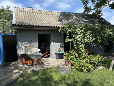 Продам будинок з великим подвірʼям с.Доброгірськ